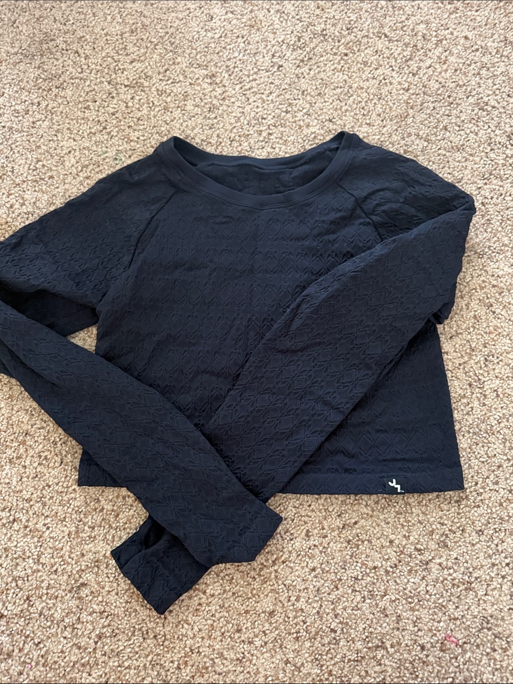 Black Diamond-Textured Long Sleeve Crop Workout top
